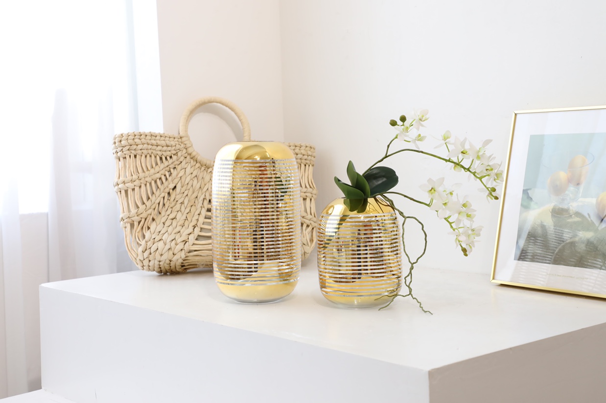 Hot-selling electroplated glass vases in gold and silver