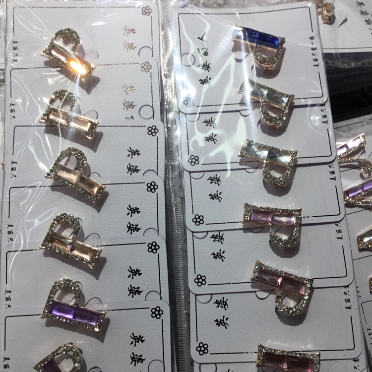 European And American Fashion English Letter P Brooch Pin Pin Female Corsage Clothing Accessories Spot Wholesale details Picture