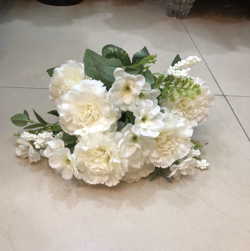 Twelve carnations thumbnail