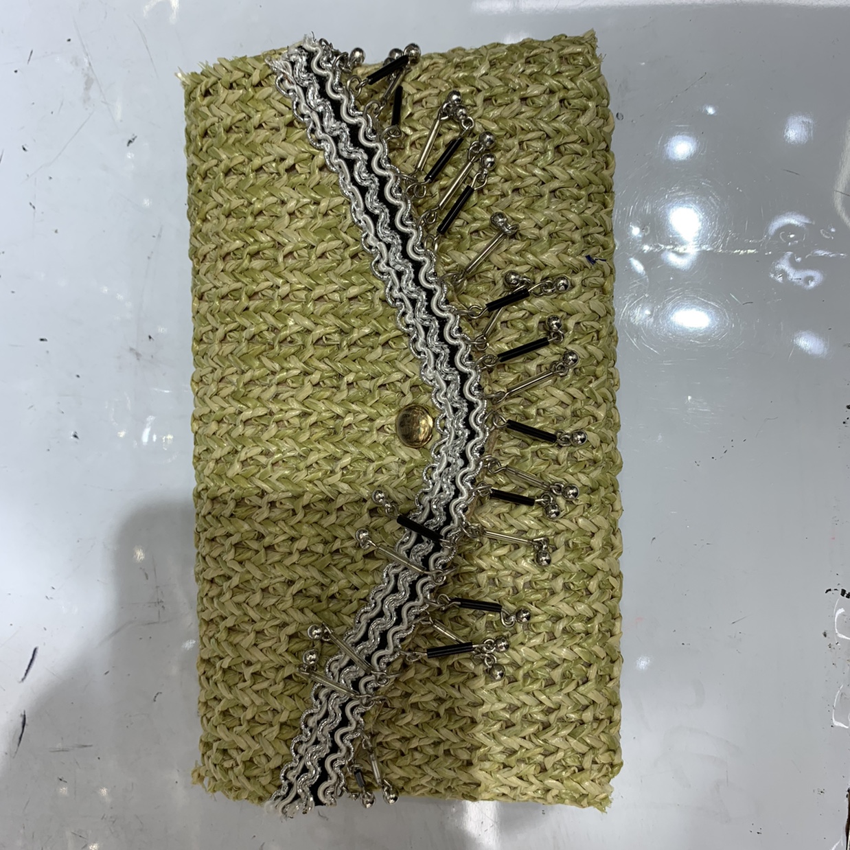 草编腰包带挂件。