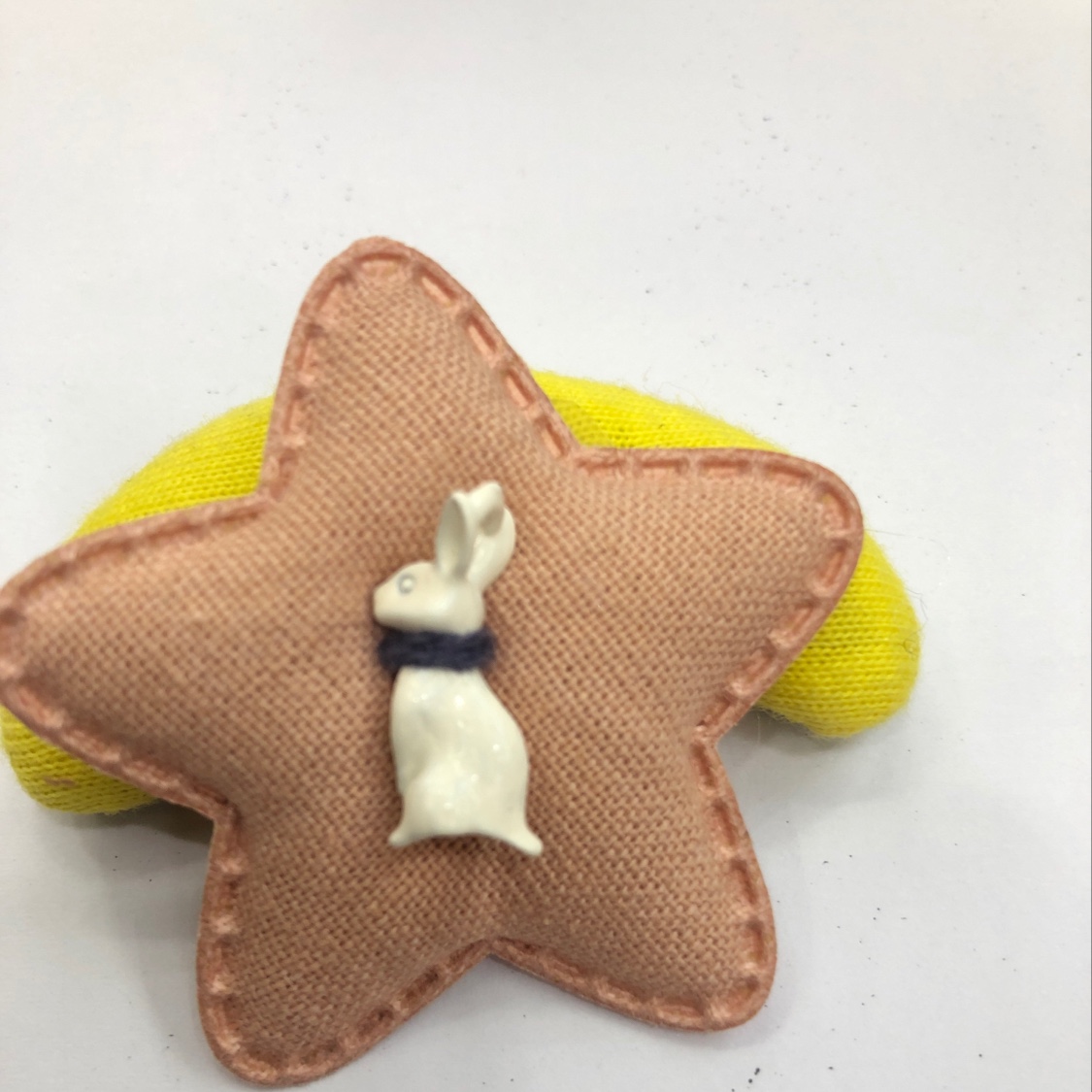 Linen five-pointed star with cute alloy little rabbit in five colors details Picture