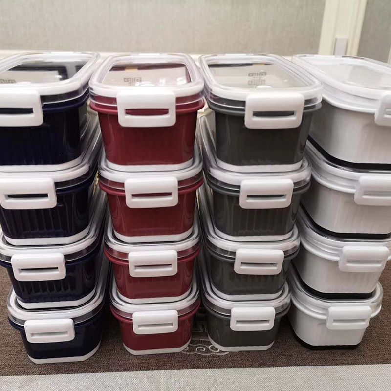 Direct-sale refrigerator storage box, plastic transparent fruit and vegetable preservation box, sealed with lid, water-draining storage box, kitchenware W-01 Application Scenario