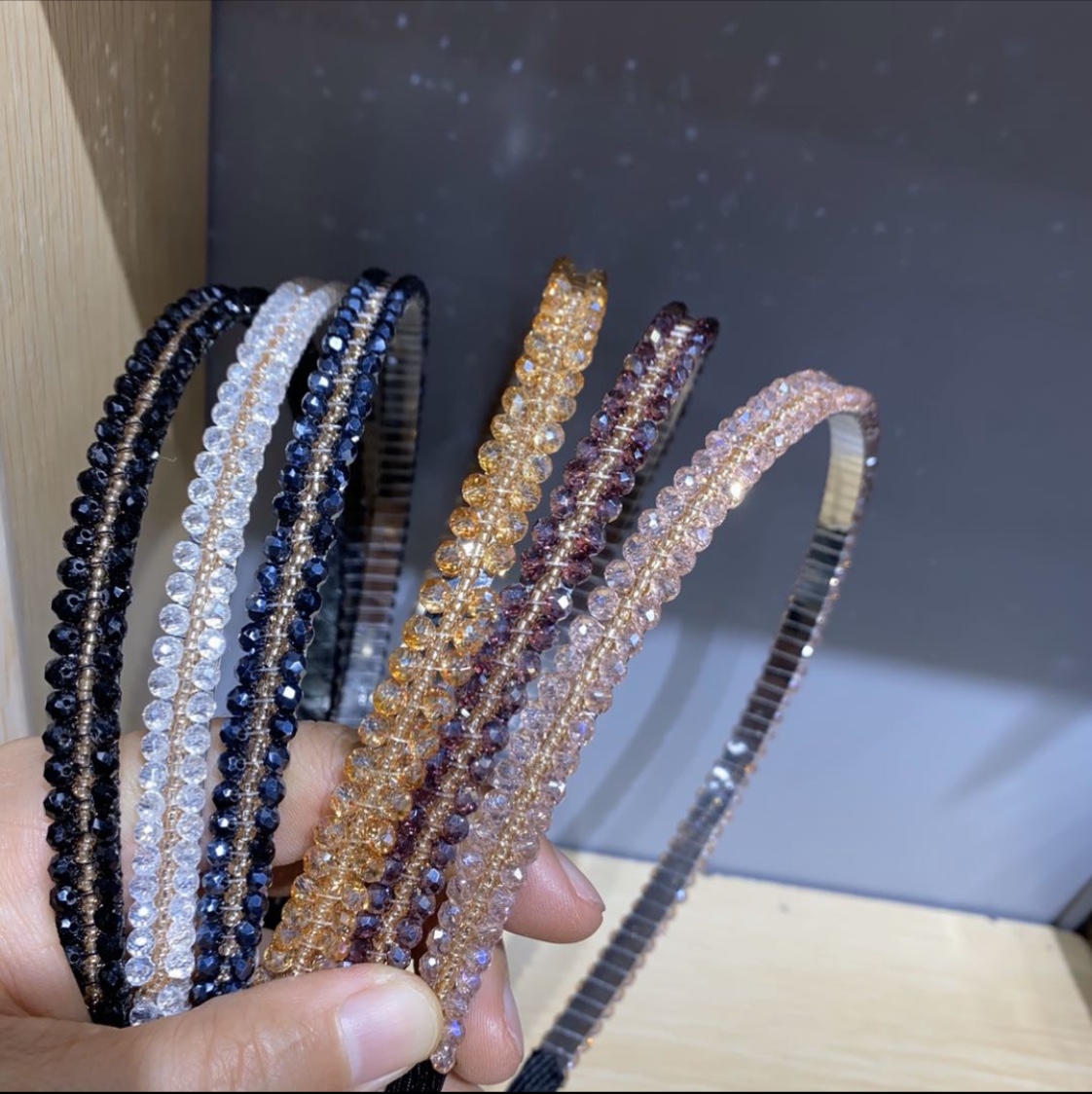 Head clasp 23 thumbnail