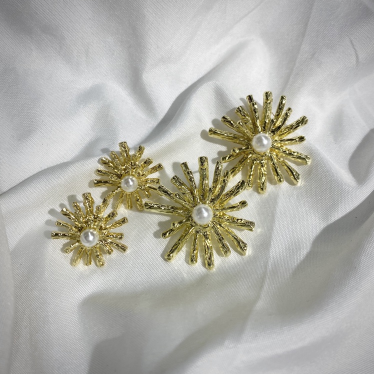 Sunflower personalized stud earrings in European and American style Specification image