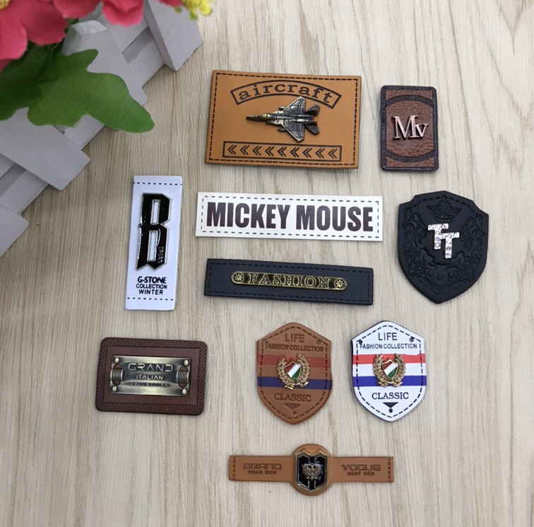 Customized auxiliary materials for trademark leather label printing, pu leather, genuine leather, denim leather labels, decorative leather labels, embossed signs Application Scenario