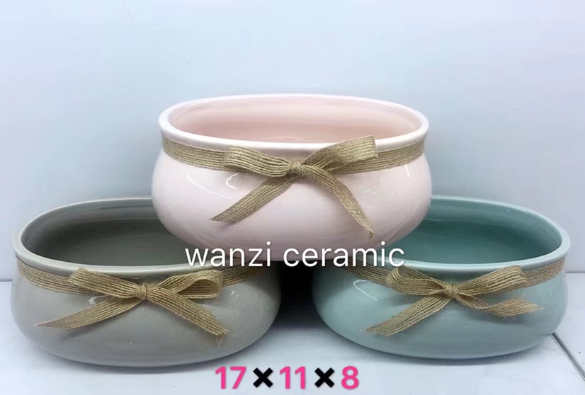 Oval-shaped flower POTS with grey and blue powder made of hemp rope are sold in bulk by the box