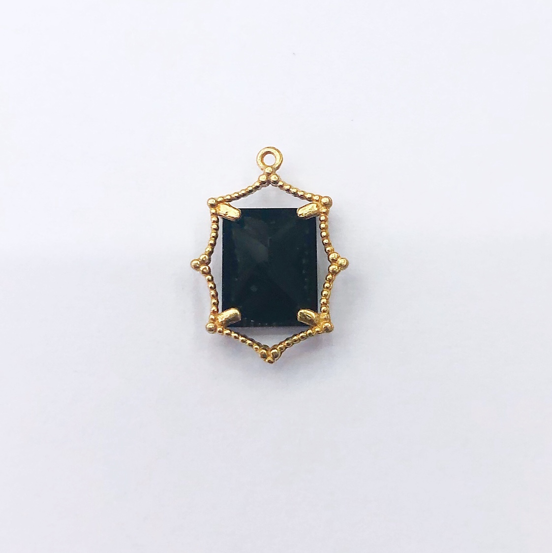 Pendant Life Scene Application Example