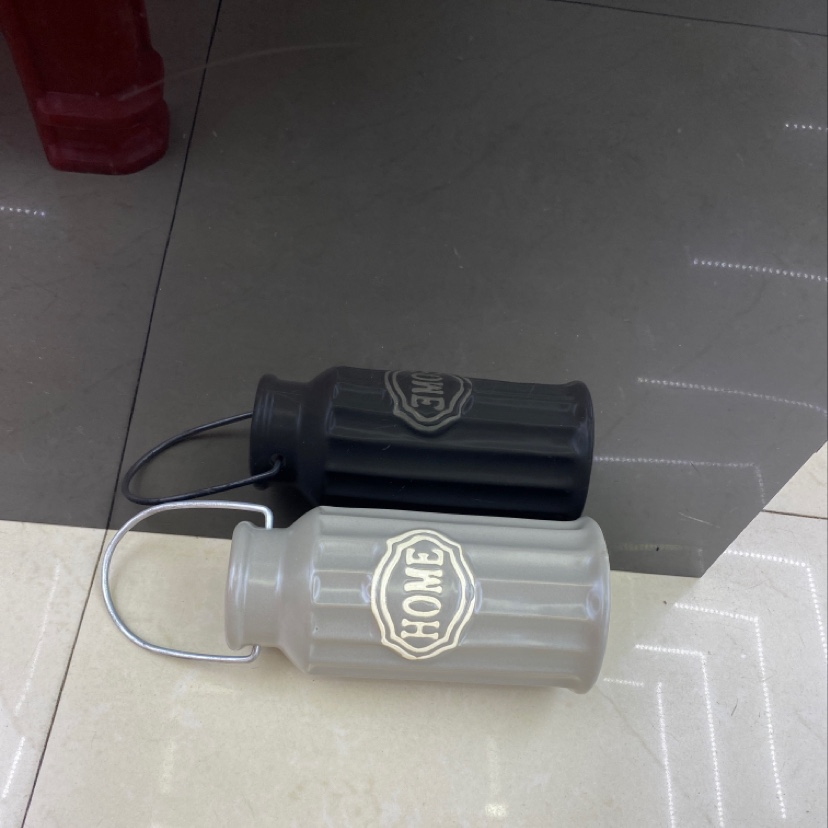Wire handle vases are sold in bulk by the box Specification image