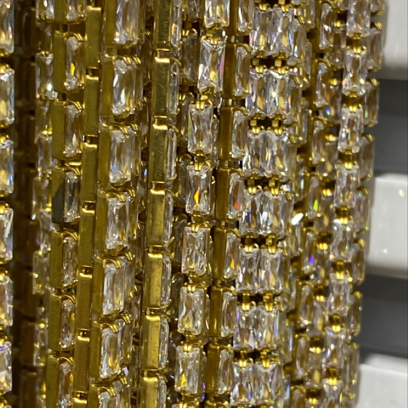 2.5×5 vertical chain, white details Picture
