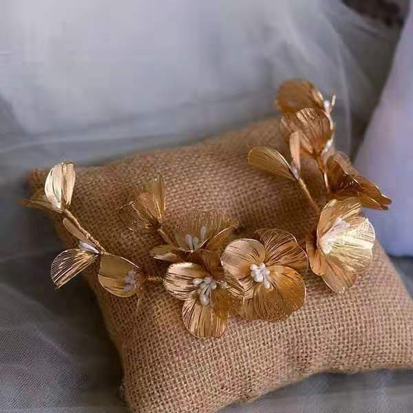 Floral headwear for brides' wedding fashion shows