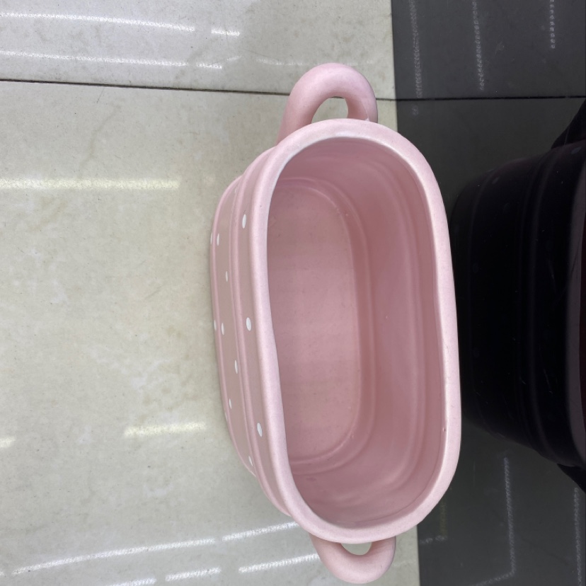 Oval-shaped flowerpots with white dots are sold in bulk by the box details Picture