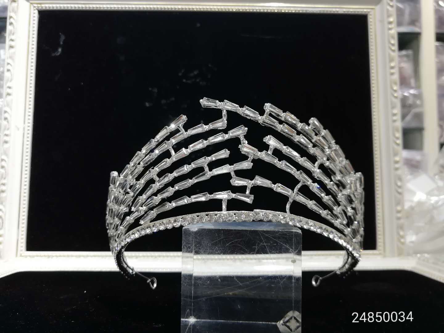 Alloy half-crown wedding crown in stock details Picture