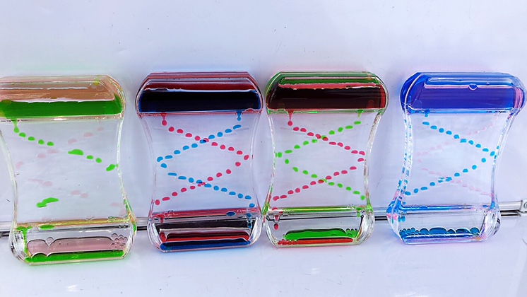 Acrylic dynamic oil dripping oil hourglass thumbnail