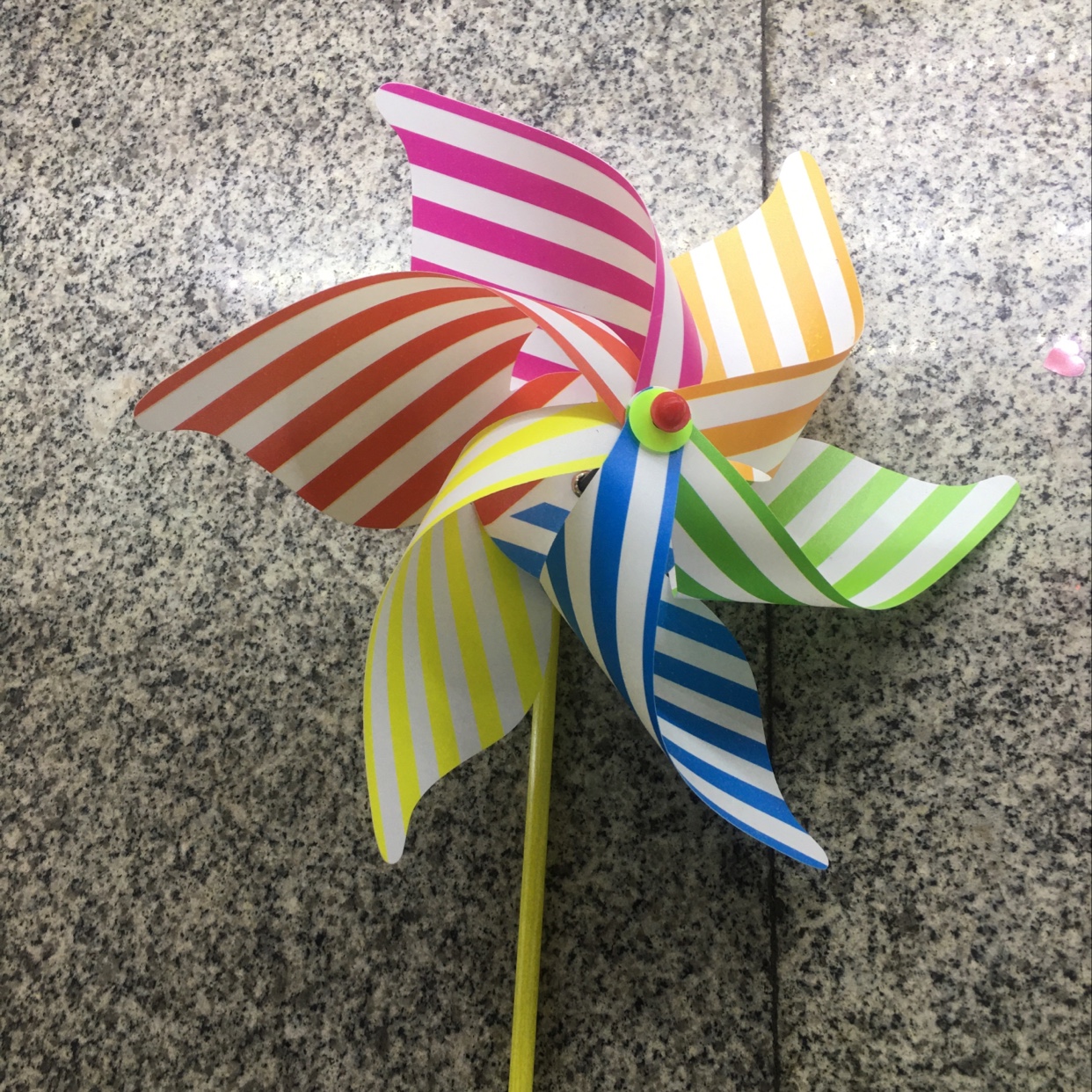 30公分条纹风车户外景区装饰风车玩具批发