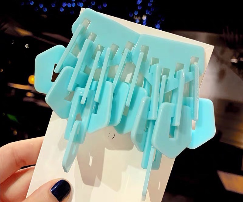 Acrylic earrings of European and American brands thumbnail