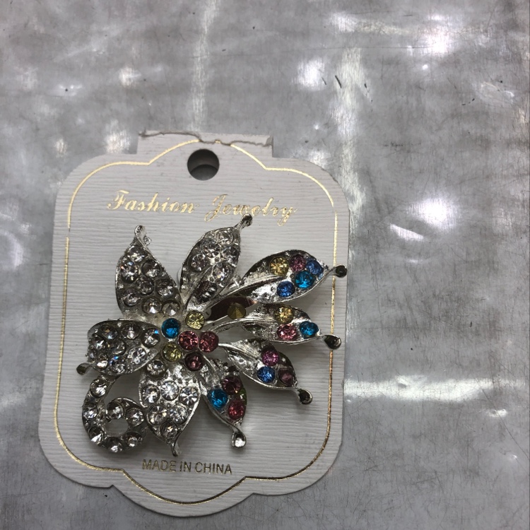 No. 32 brooch thumbnail