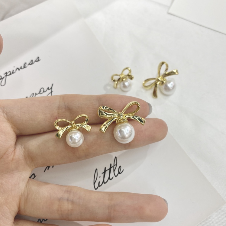 The bow-shaped pearl stud earrings have a sweet and fresh style Specification image
