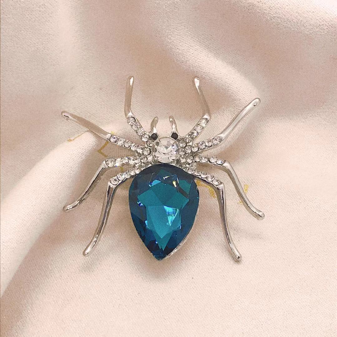 High-grade glass rhinestone brooch thumbnail