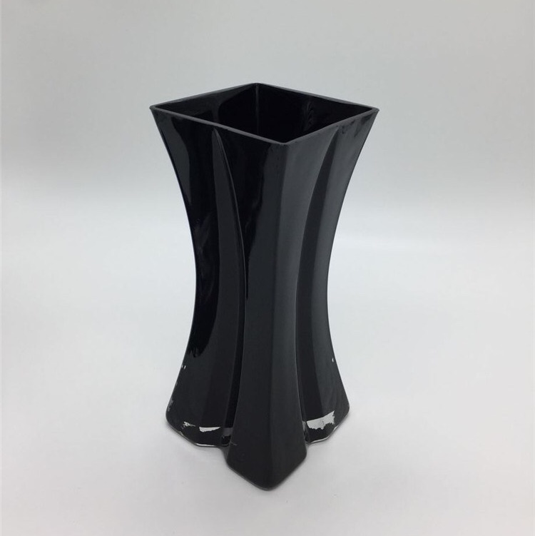 Bbglass Buei Buei Pank Plaz، مزهرية زجاجية مربعة سوداء مزخرفة Item Picture