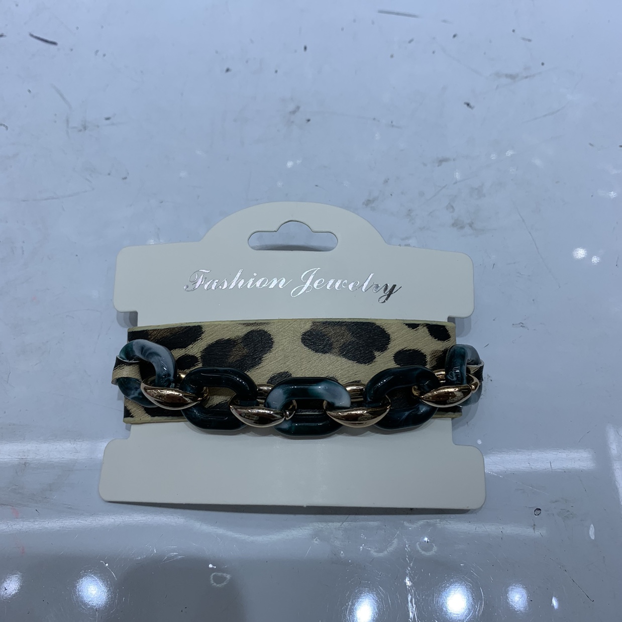 豹纹P U手链。