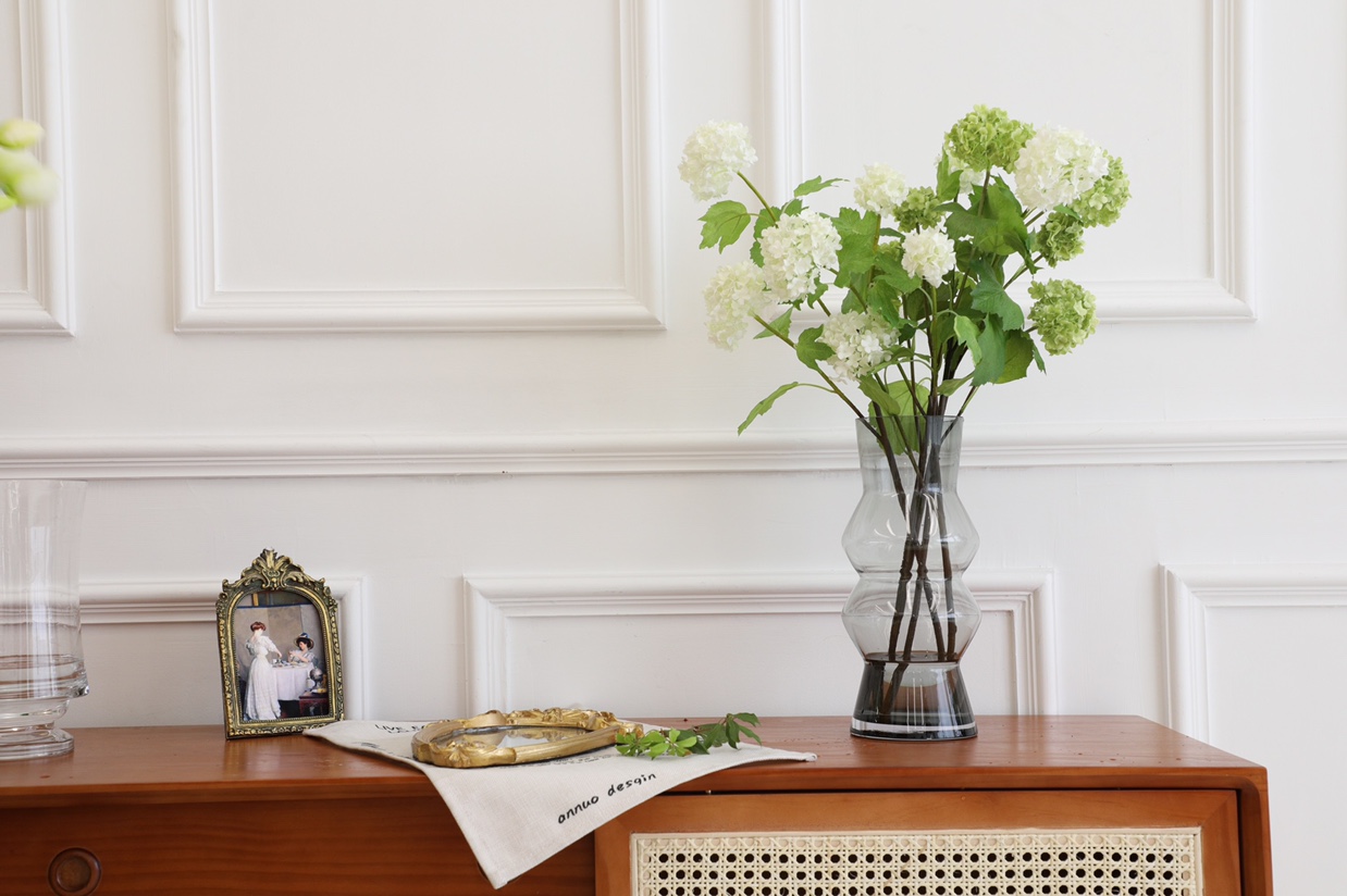 A natural-color glass vase