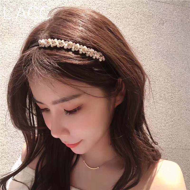 A stunning pearl hair band details Picture