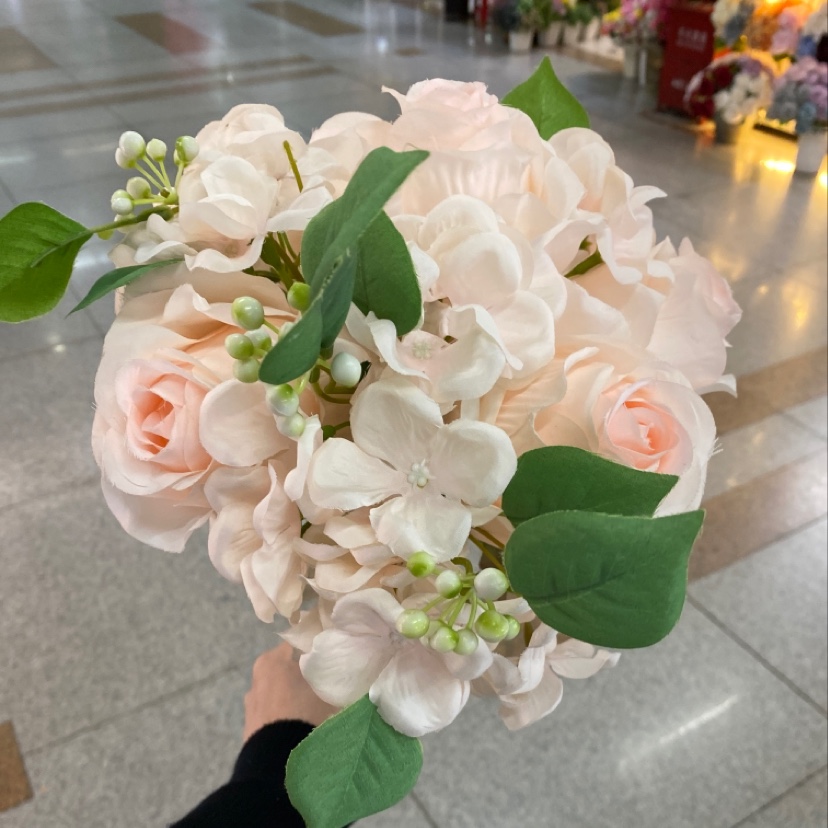 A combination of 9 hydrangea roses