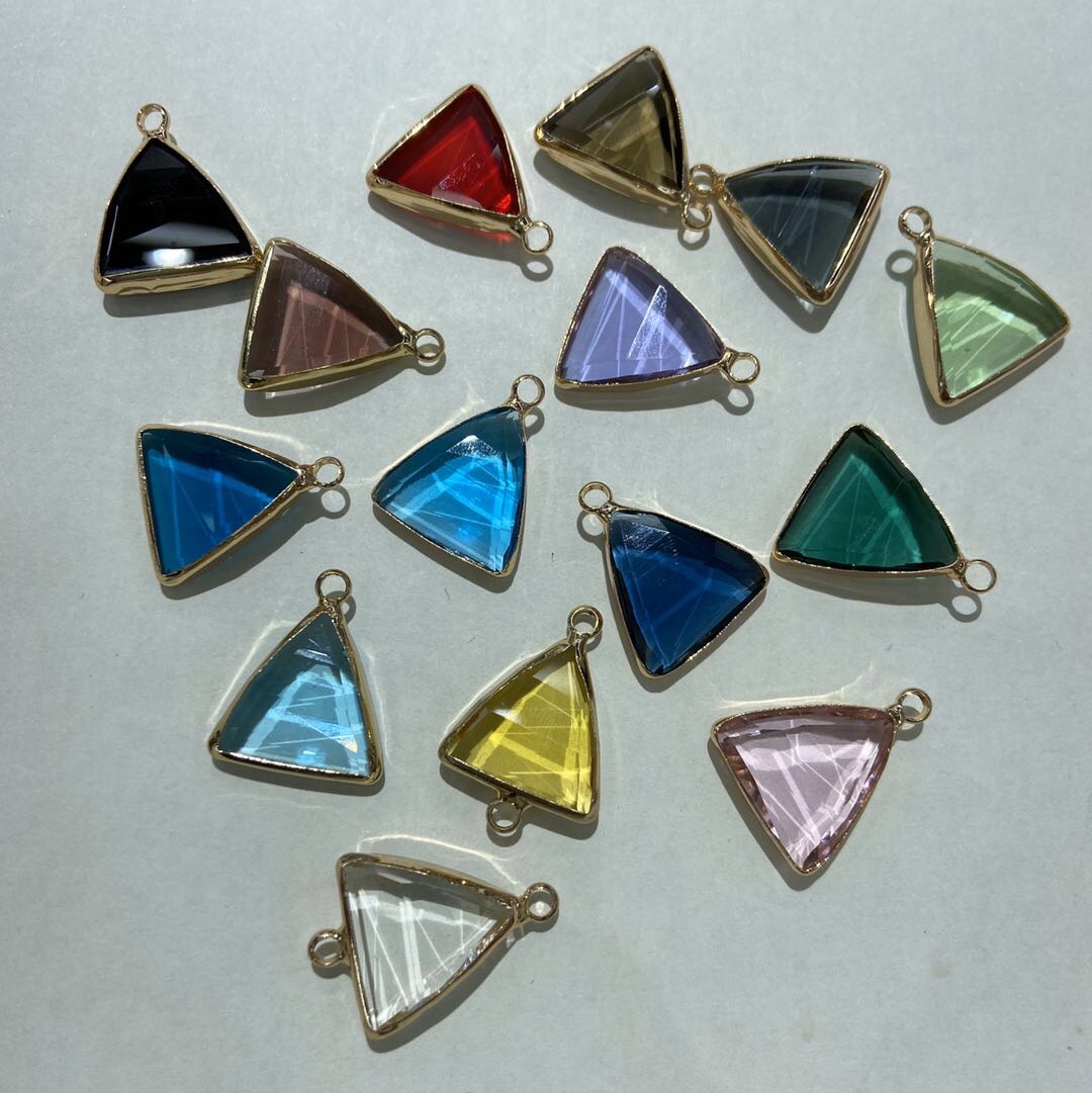 铜镶水晶玻璃玻璃三角形，K9玻璃，施华洛水晶，白蛋白系列。天气石系列，水晶玻璃系列。佳兴详情图1