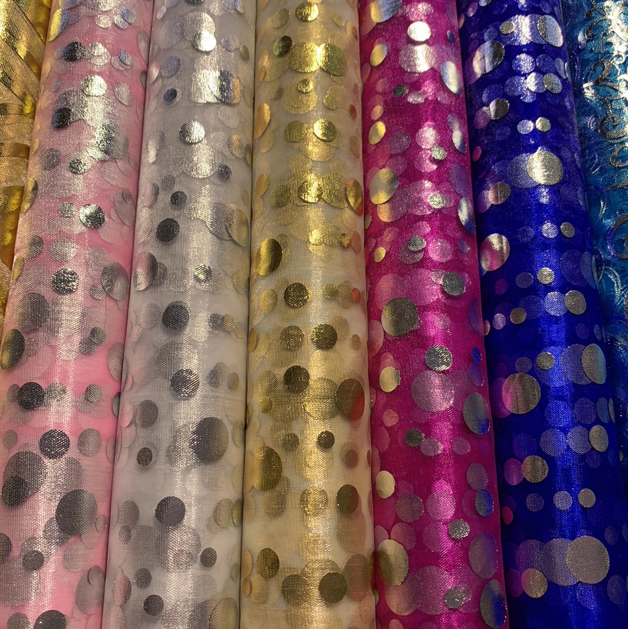 Gold polka dots thumbnail