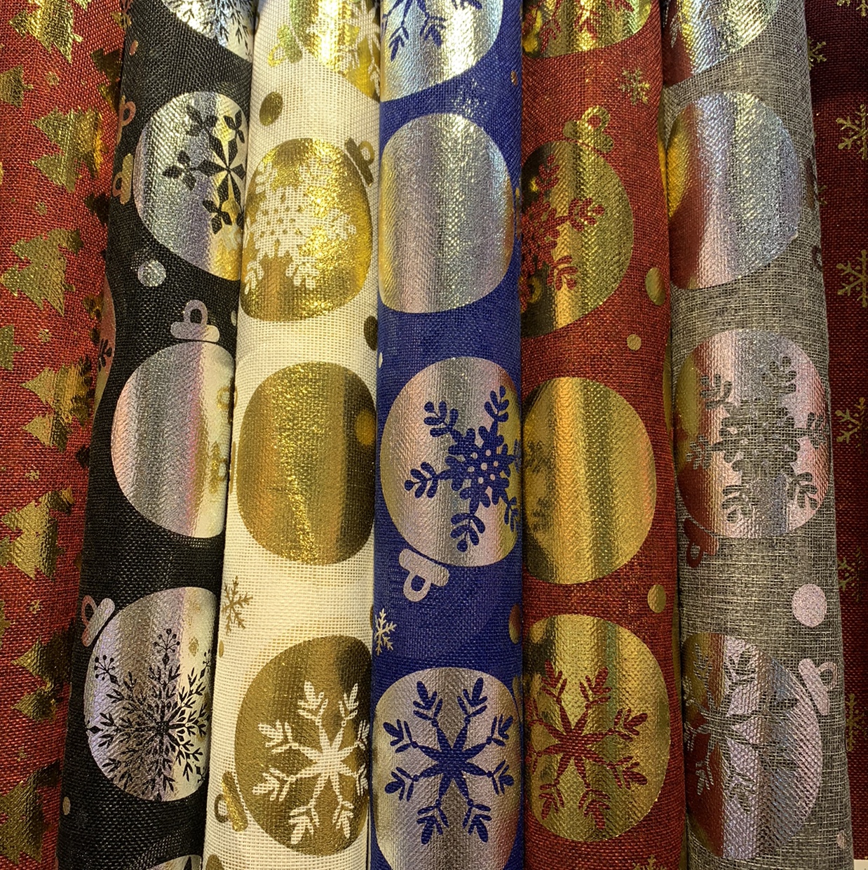 Christmas tablecloth round ball snowflakes thumbnail