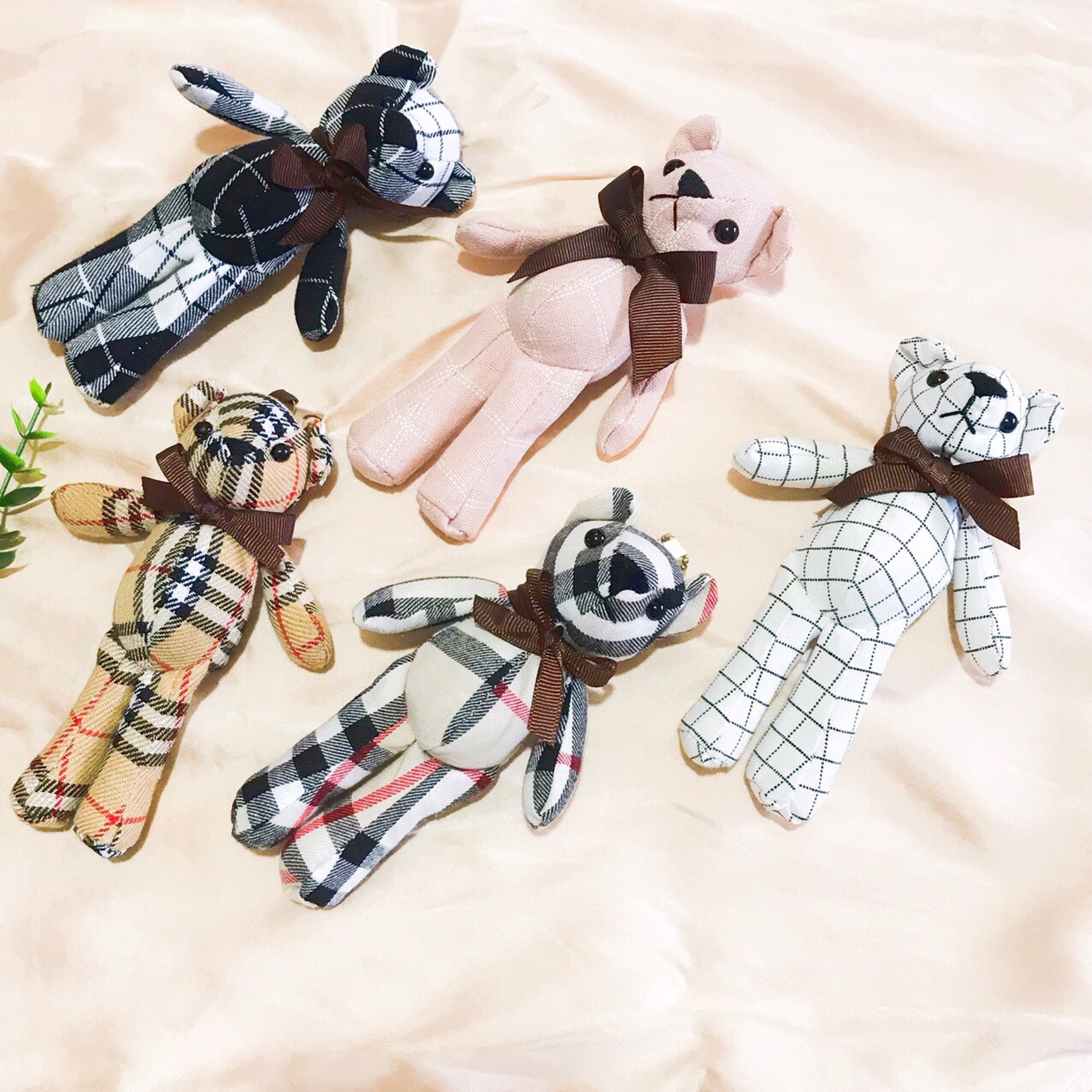 Manufacturers direct new Korean teddy bear doll plush toy key chain pendant wedding accessories thumbnail