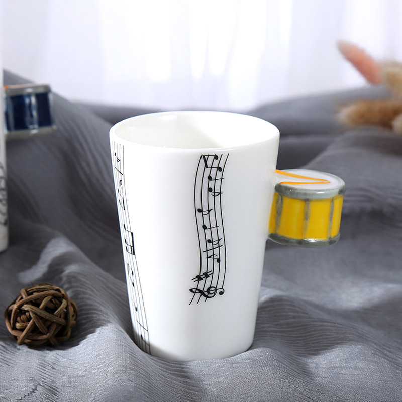 Small ceramic electric guitar Musical Instruments, ins milk cups, coffee cups, note water cups, mugs, music cups, factory direct sales Application Scenario