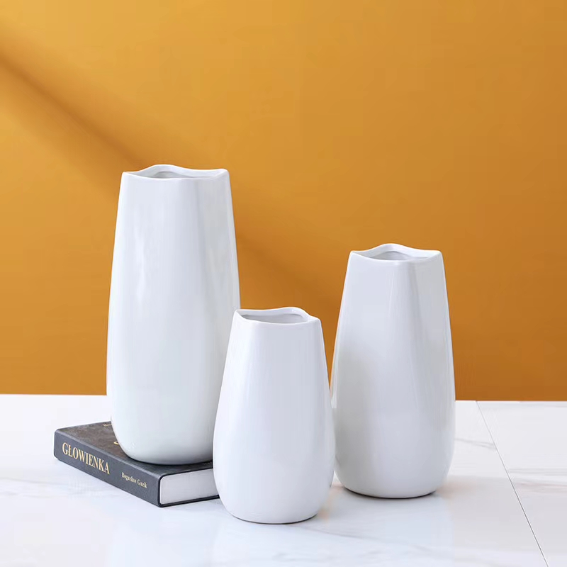 Four-cornered vase Item Picture