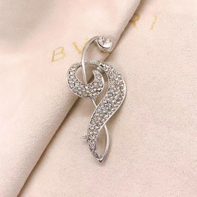 Note rhinestone brooch