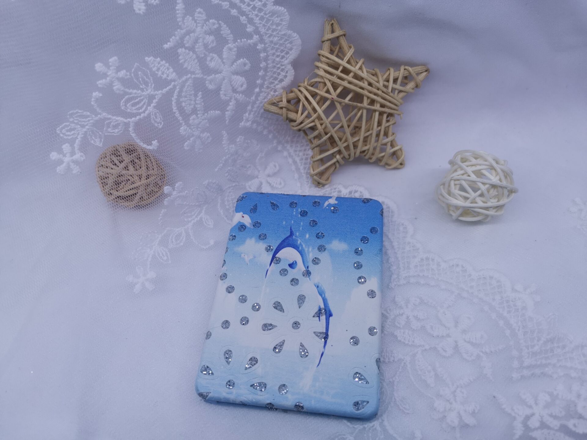 双面皮革海豚带钻化妆镜女生宿舍小镜子随身时尚化妆镜便携折叠镜产品图