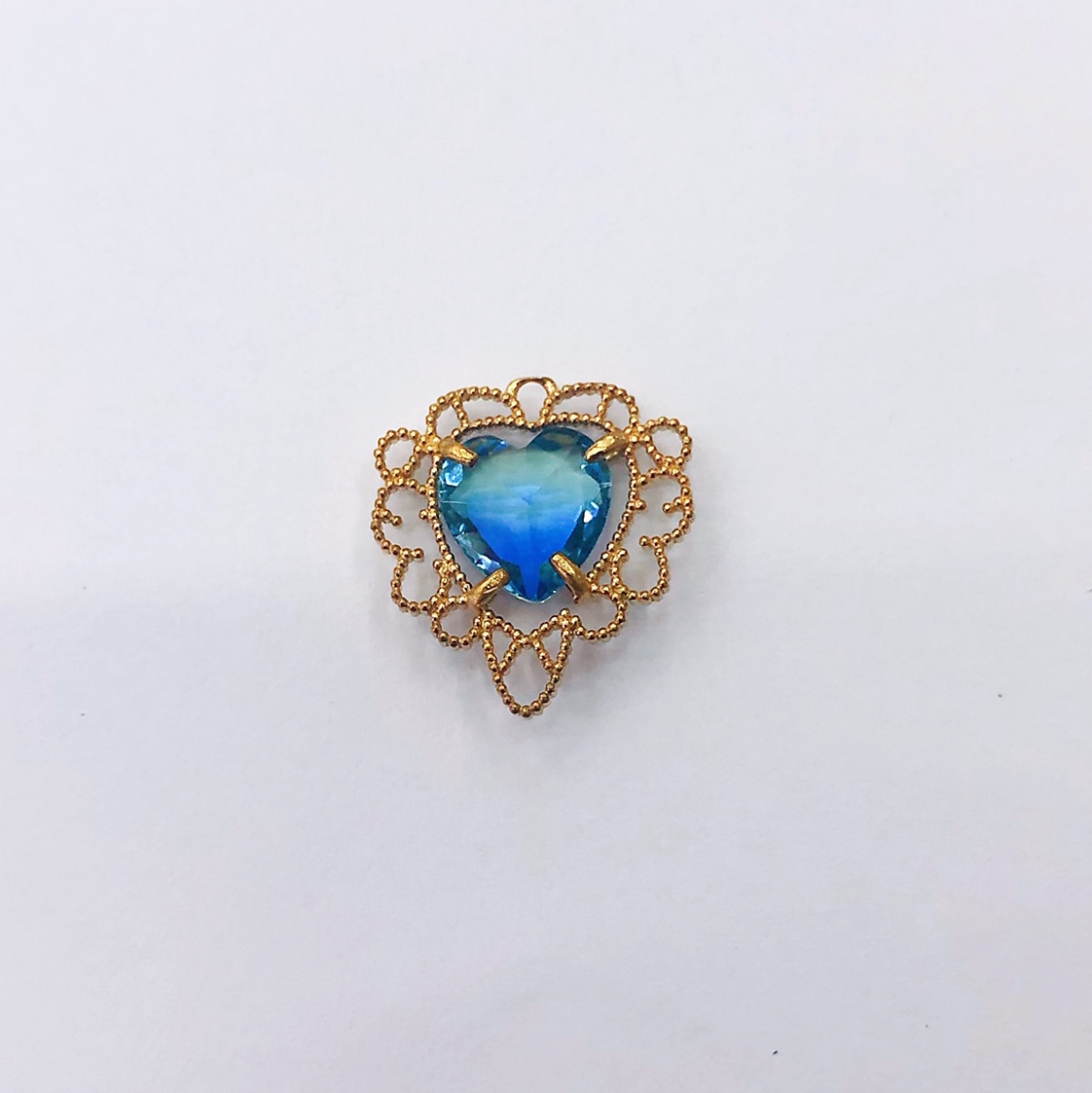 Factory Direct Korean Peach Heart Pendant Two-Color Tourmaline Main Stone (Red White, Purple Orange, Blue White) Application Scenario