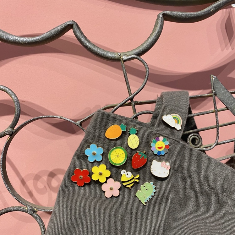 合金滴油胸针细节图