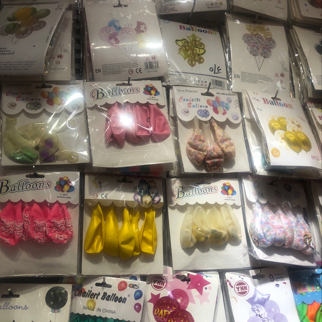 Five back clips hold balloons Application Scenario