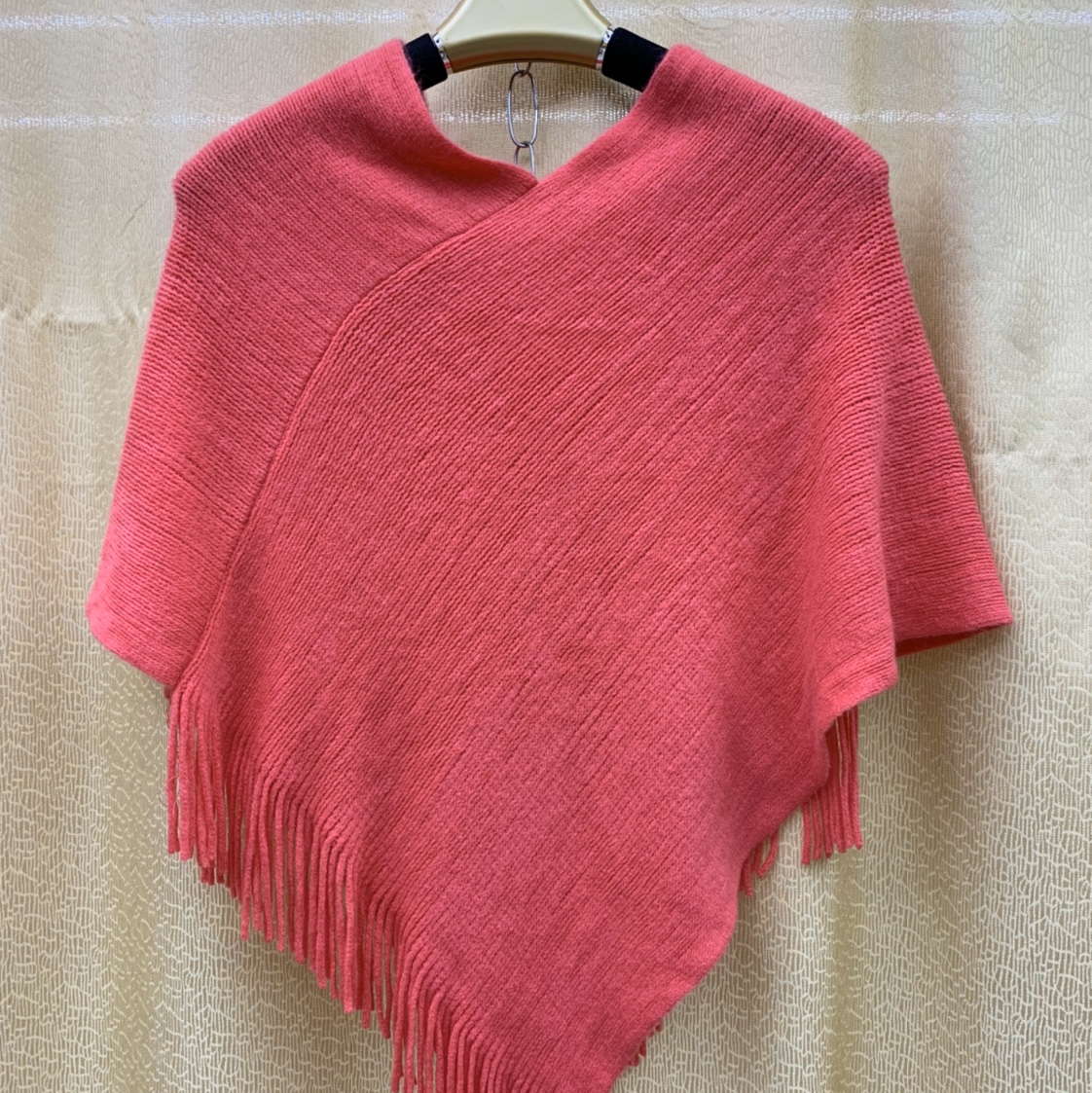 A flat, slender shawl