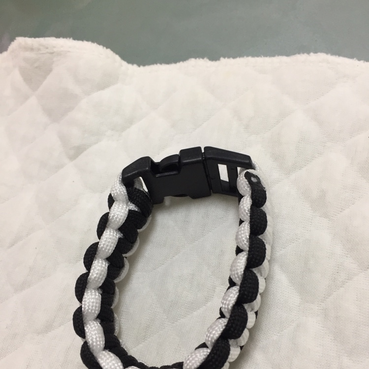Bracelet black and white