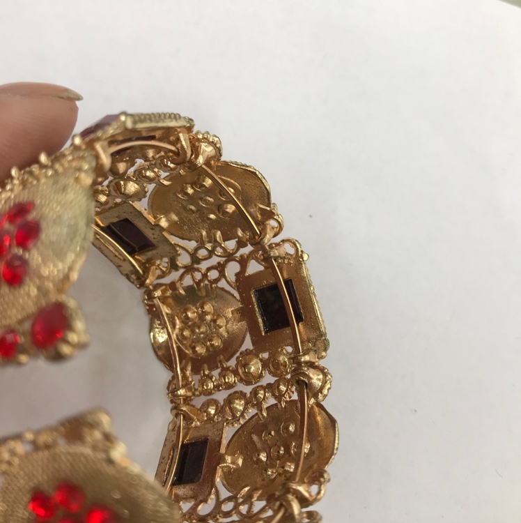 Square bracelet resin multi-diamond, a best-selling jewelry item for export to Europe and America Application Scenario