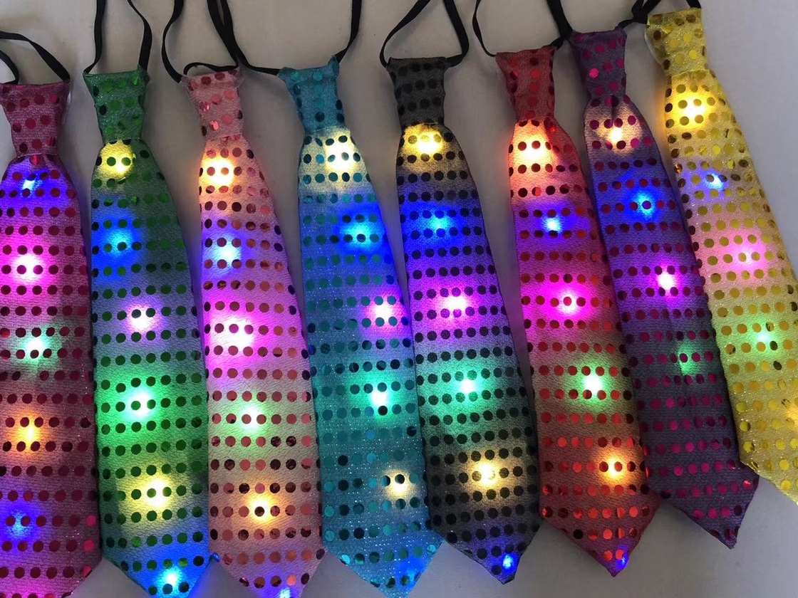 Sequins tie and light thumbnail