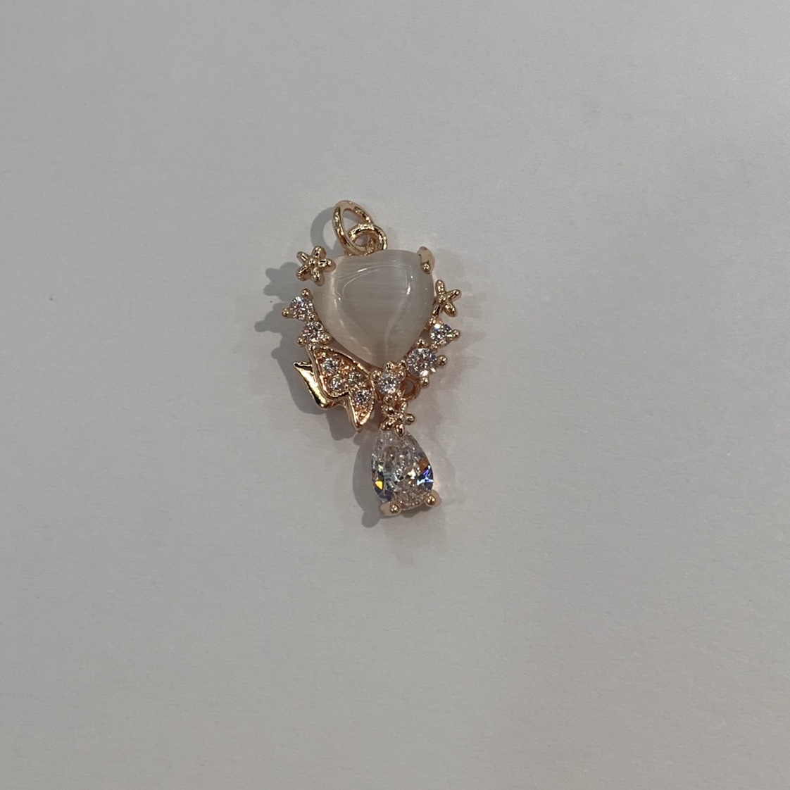 A popular online hit, heart-shaped pendant with hand-set copper and zirconium color available for customization (single pendant without chain) details Picture