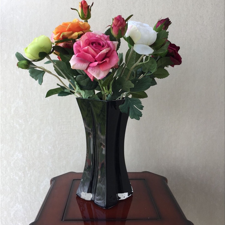 Bbglass Buei Buei Pank Plaz، مزهرية زجاجية مربعة سوداء مزخرفة details Picture