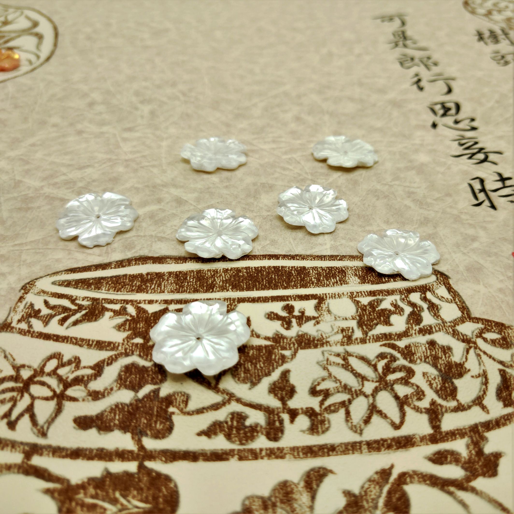 In-stock resin five-petal imitation shell flower cloud curly handcrafted DIY hairpin, step shake ancient style handcrafted material Application Scenario