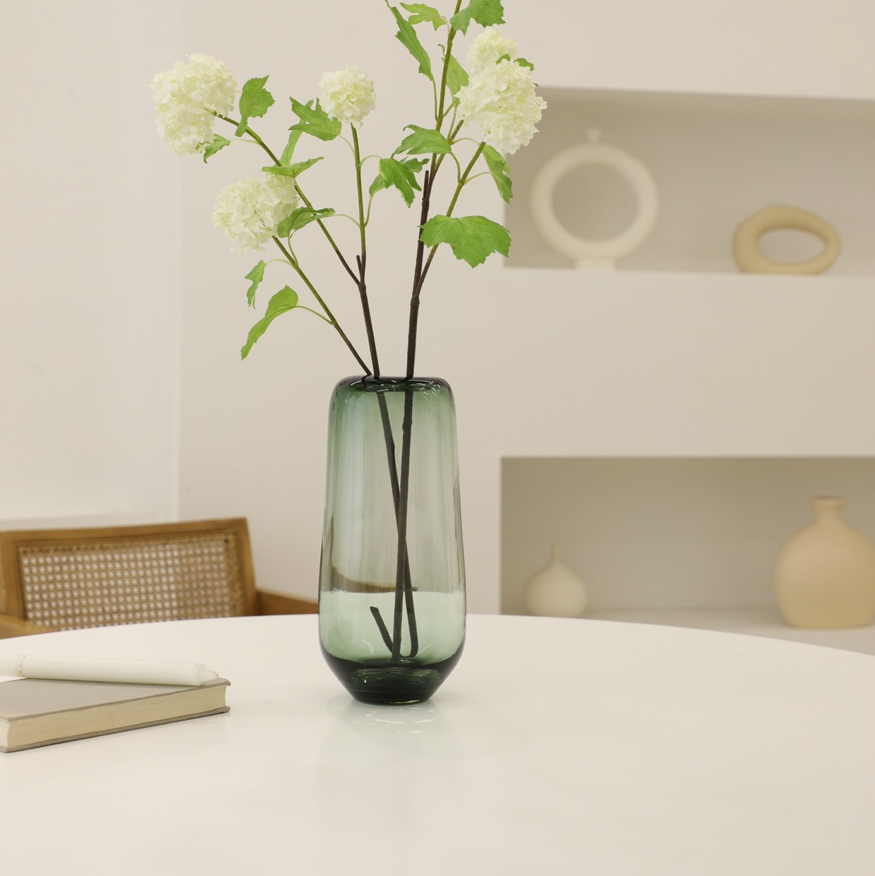 Colored raw material sealed glass vase for home decoration