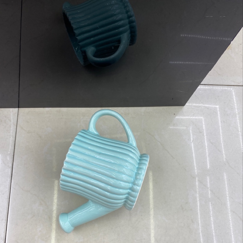 Watering can flowerpots are sold in bulk by the box Specification image