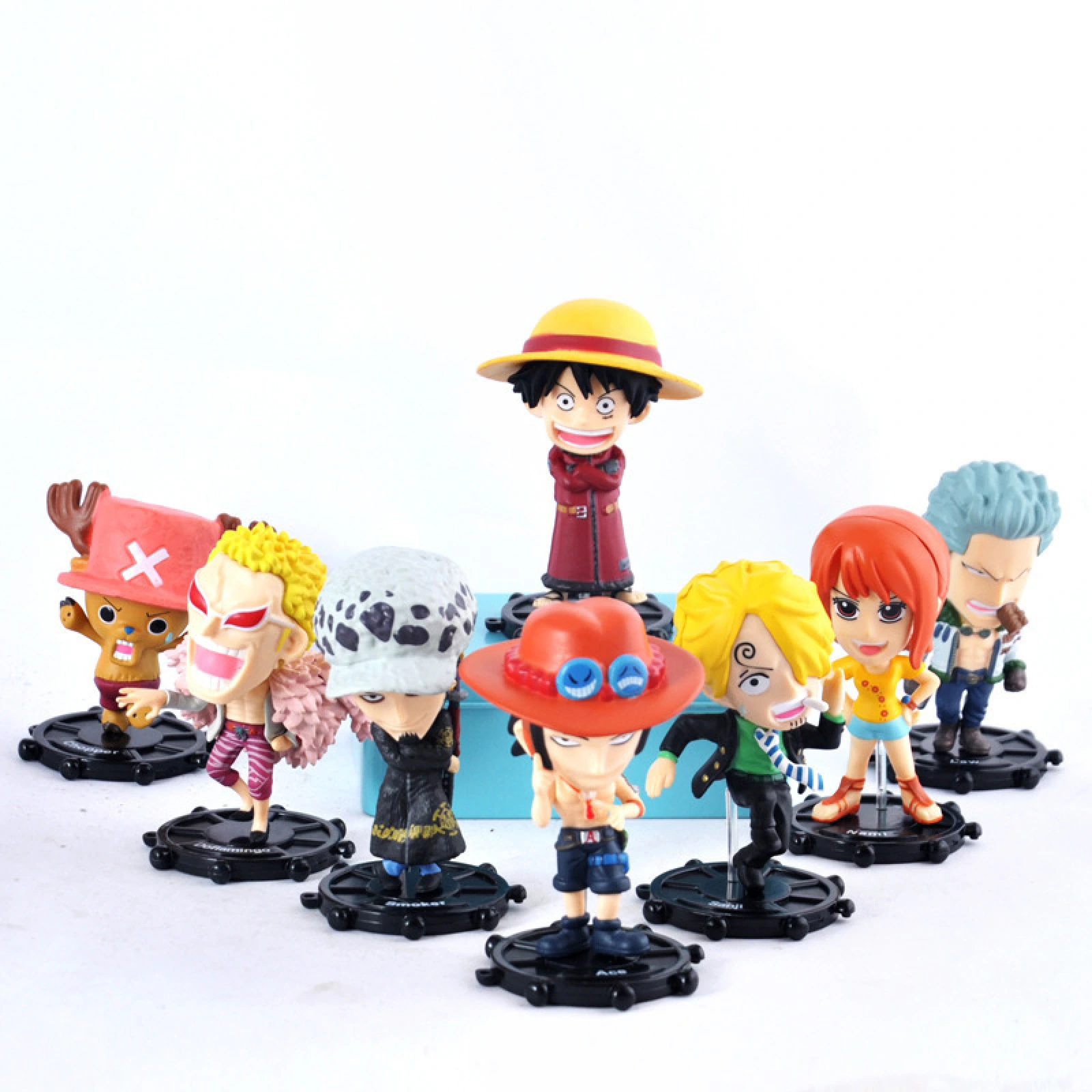 8 Q-version One Piece figurines: Luffy, Zoro, Sanji and Chopper Mixed Batch detail image 1