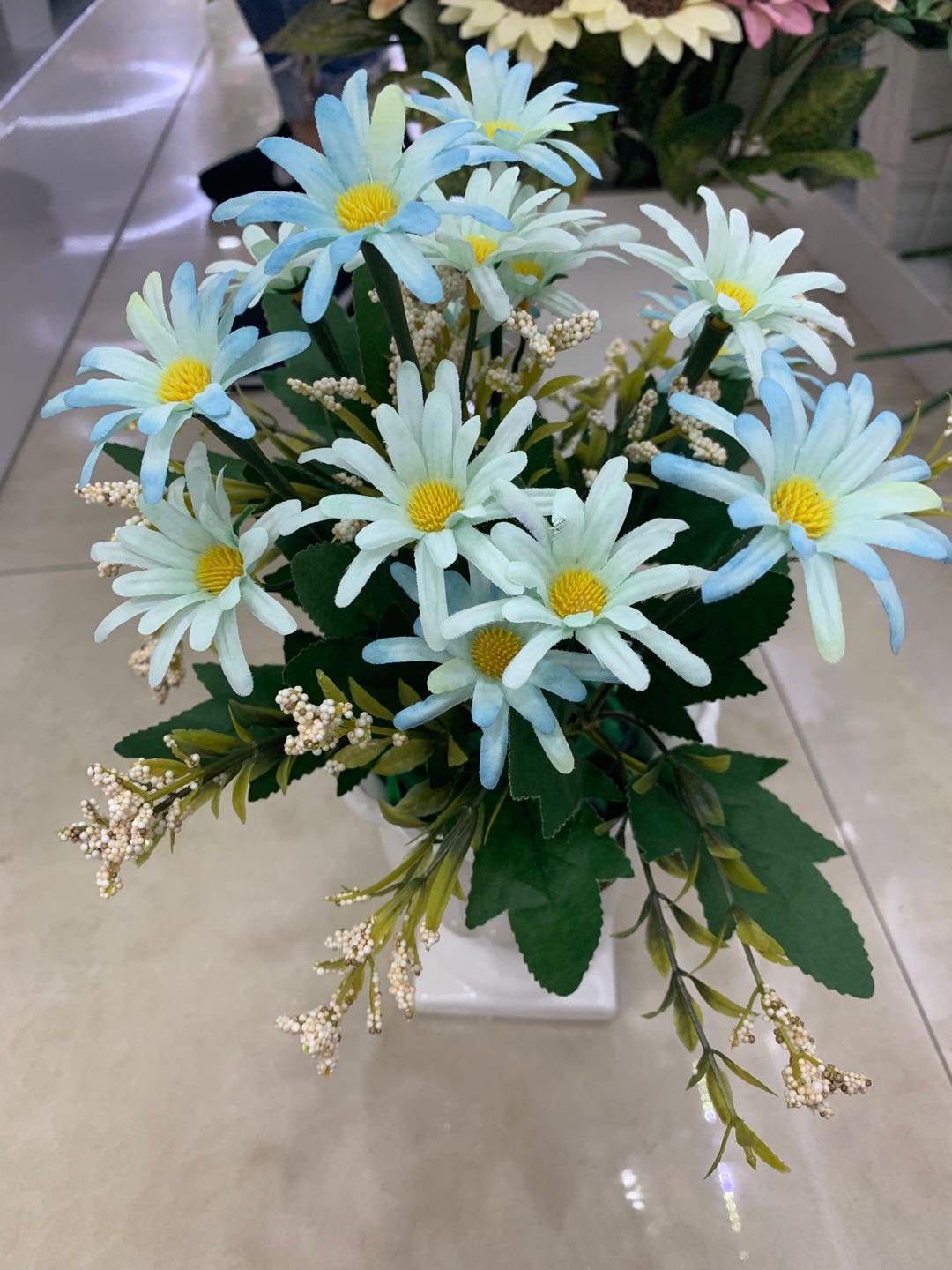 Living room artificial flowers, artificial flower tea table ornaments, bedroom decoration, 7-pronged princess chrysanthemum wholesale detail image 2