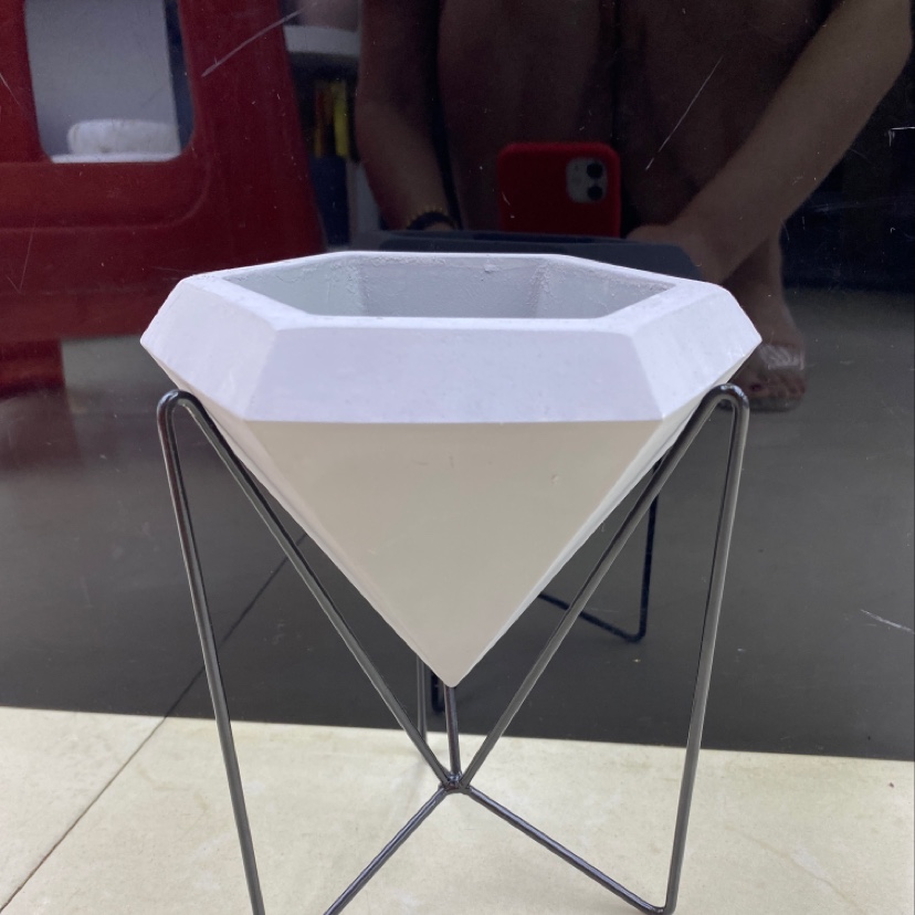 Iron frame cement vases without color mixing are wholesaled by the box Specification image